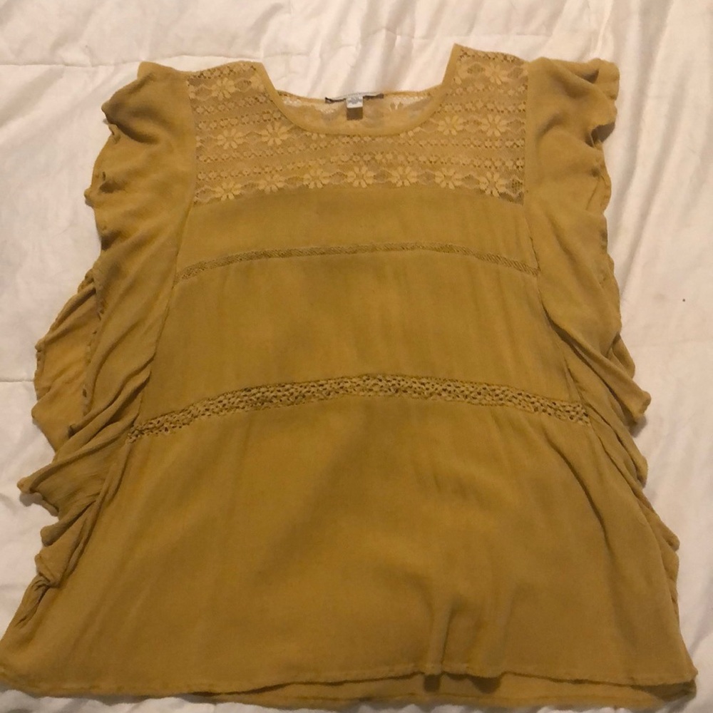 Mustard sleeveless shirt. American Eagle